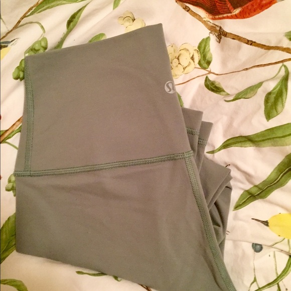 Lululemon earl grey wunder under rare! 4 - Picture 5 of 6